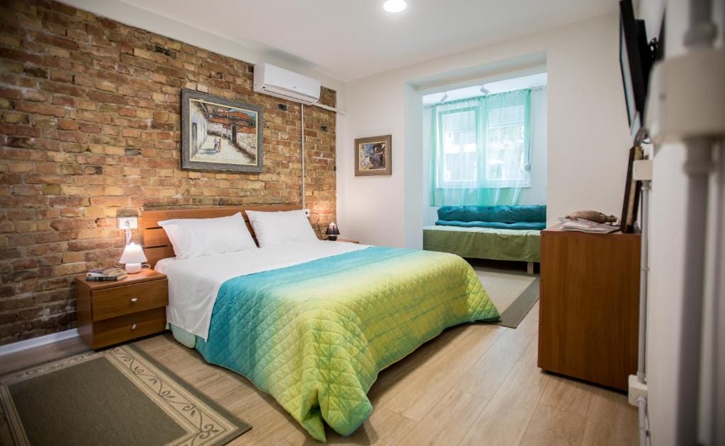 B&#038;B Artistic Tirana - Image 1
