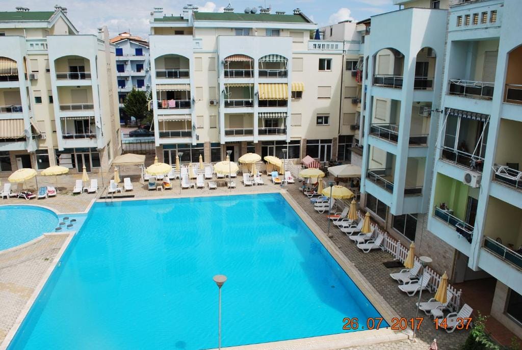 Arbi’s Pool View Apartment