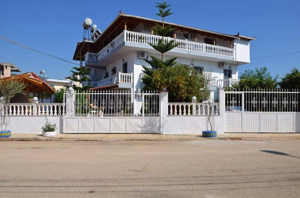 Garden Villa Veli - Image 1