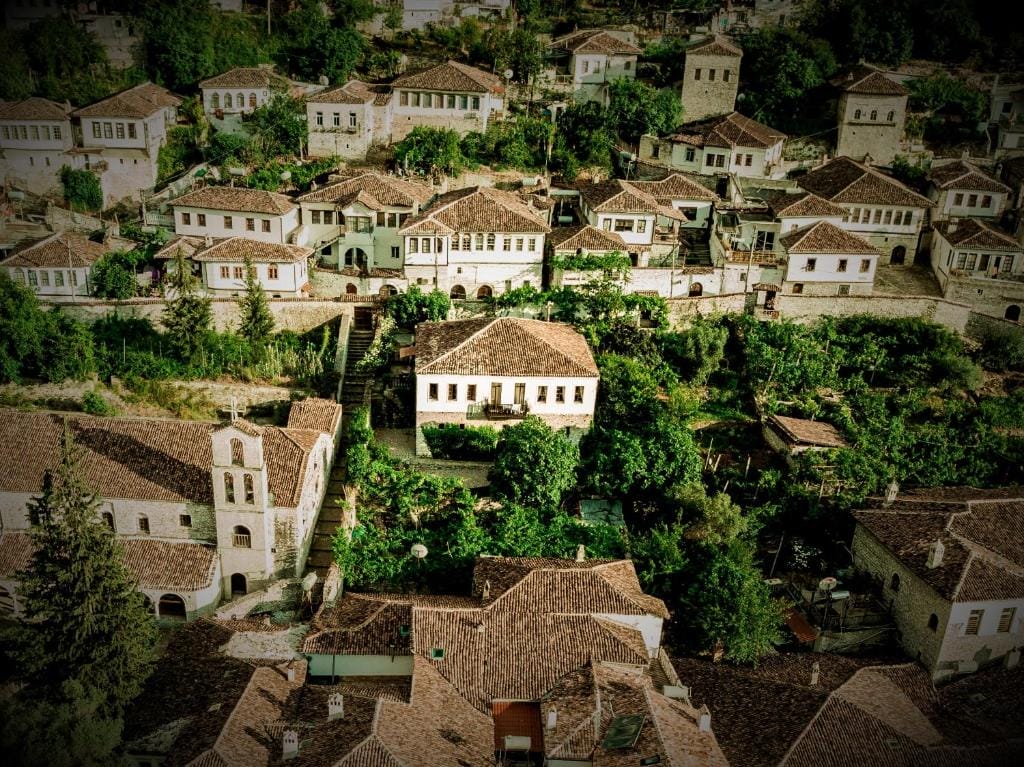 Berat Backpackers Hostel - Image 1