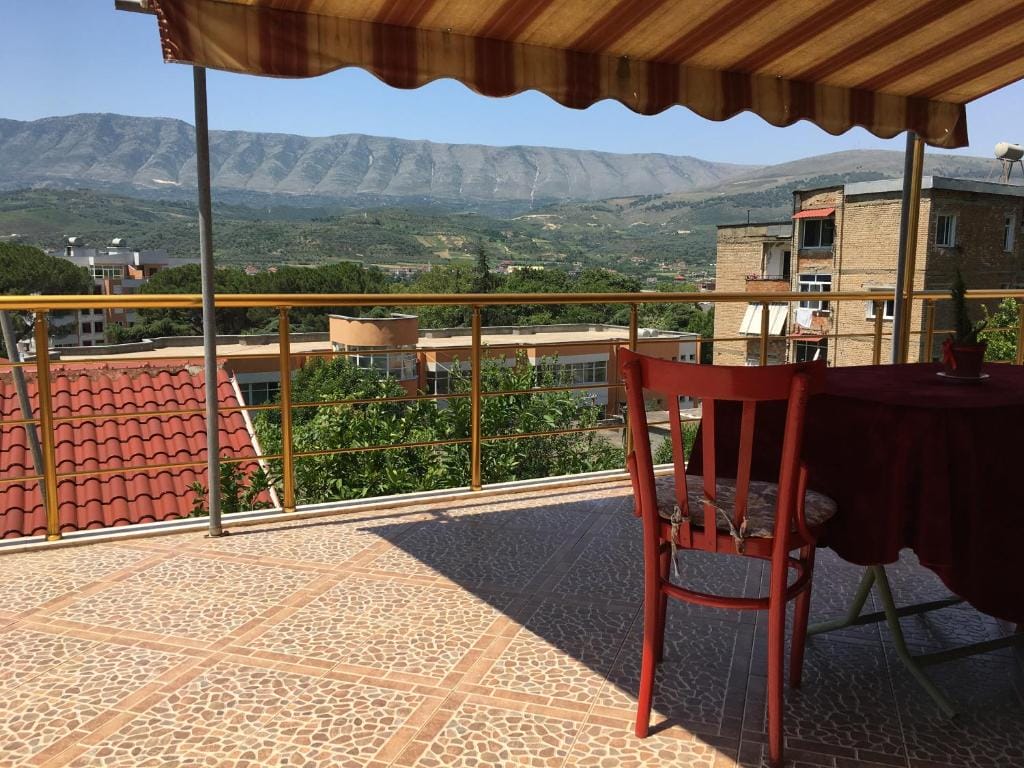 Sara Guesthouse - Image 1