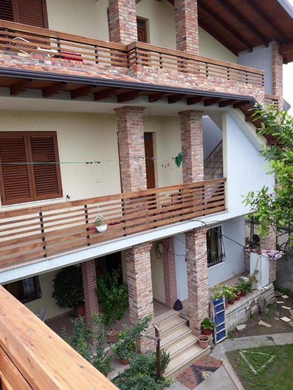 SARA’S VILLA - Image 1