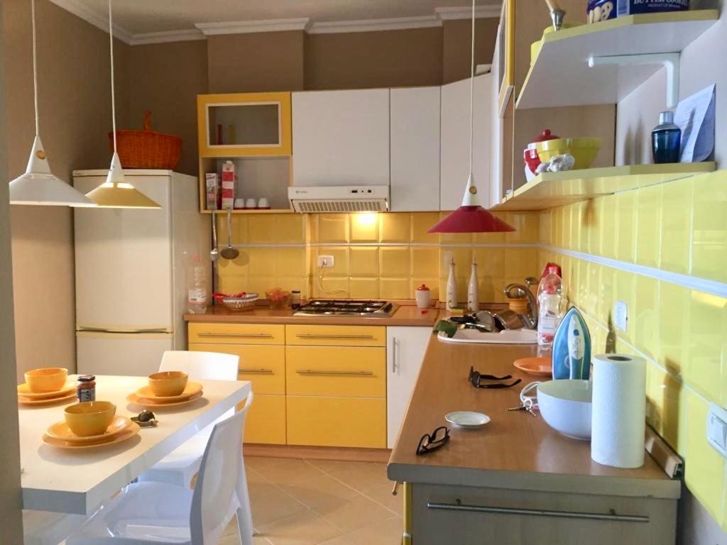 Beach View! Seaside Apartment - Image 1