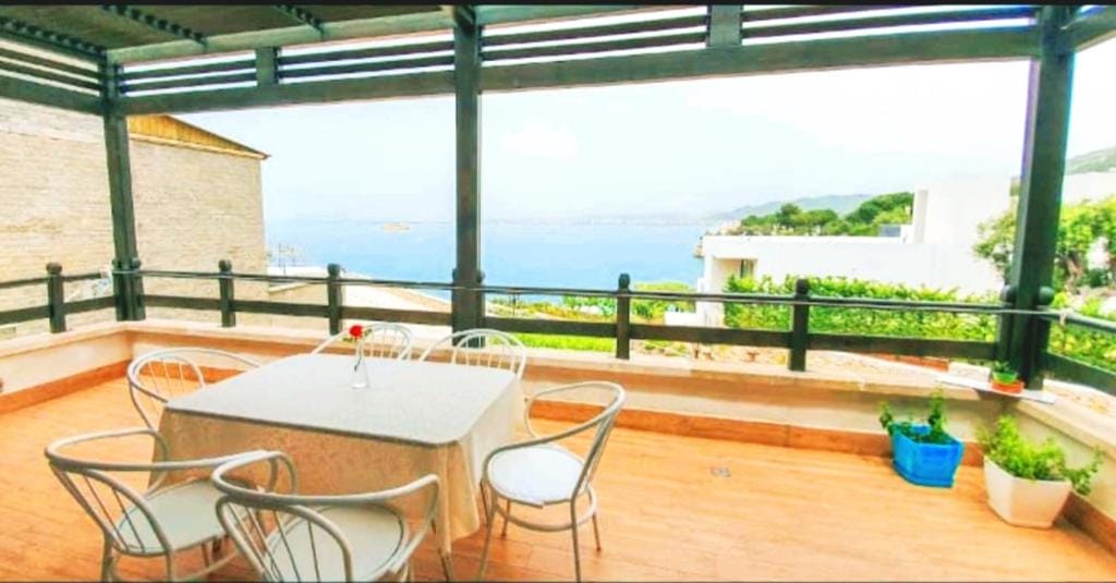 Aneta’s Beach House - Image 1
