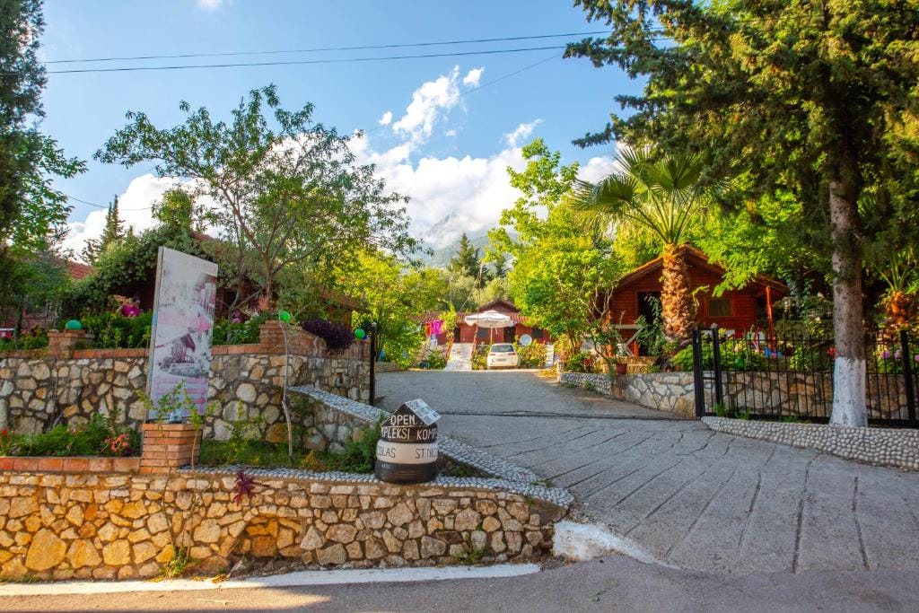 Lodges Shen Nikolla - Image 1