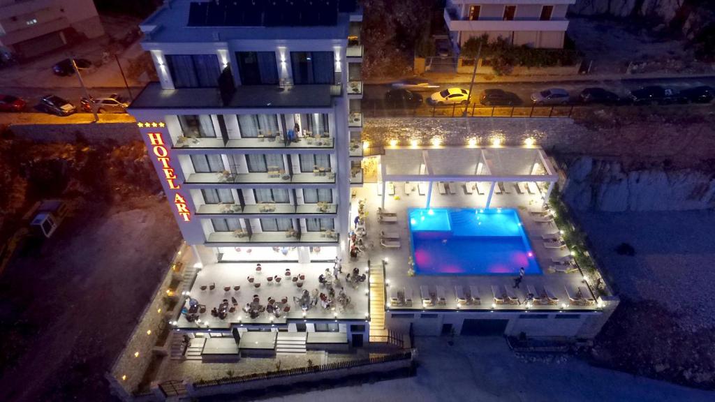 Art Hotel - Image 1