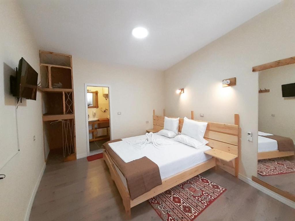 At Pikotiko’s – Korca City Rooms for Rent - Image 1