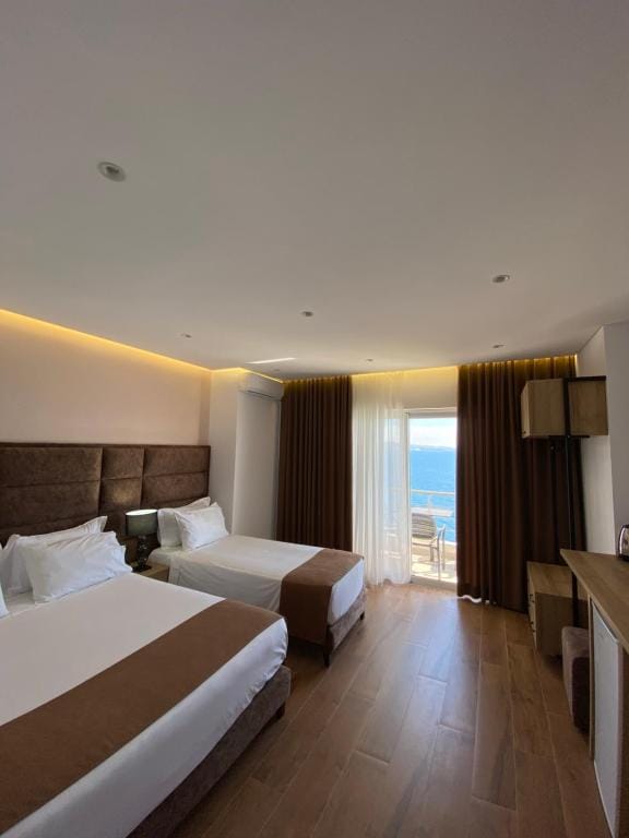 Hotel Erioni - Image 1