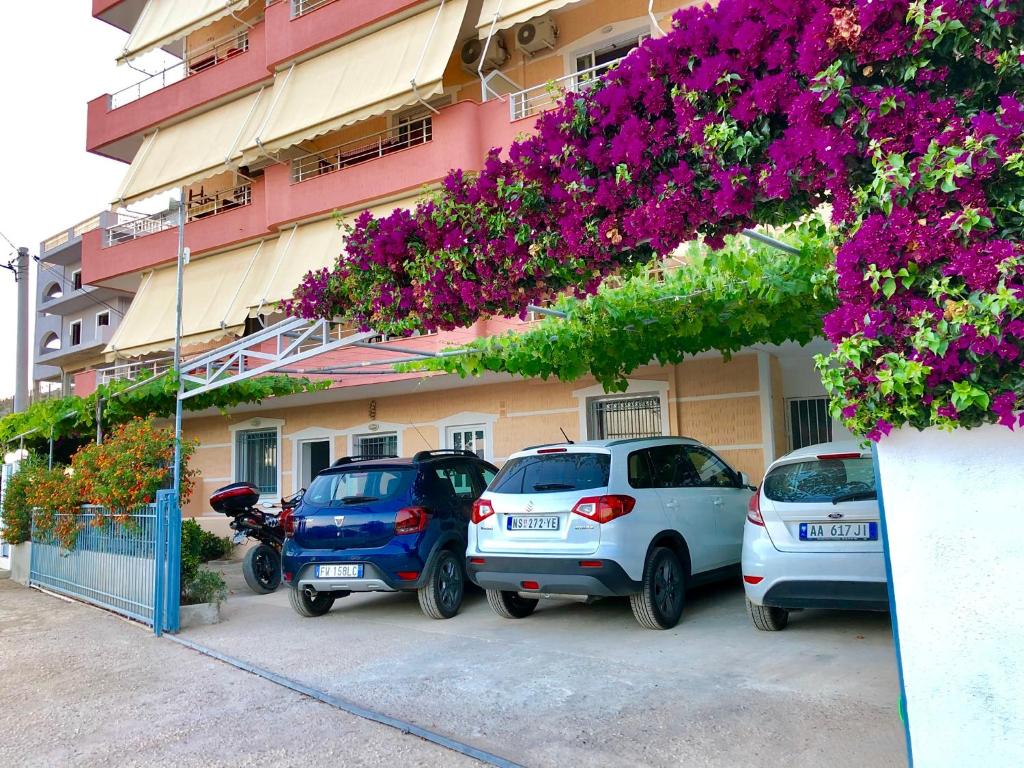 Tomi Apartments