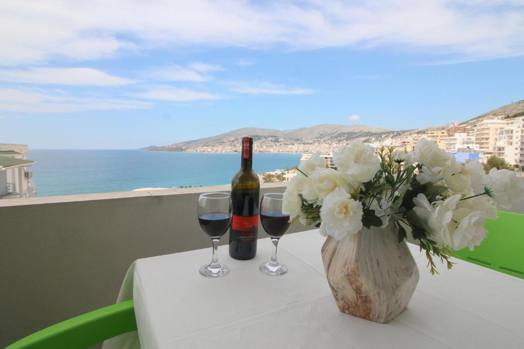 Grand Blue Aparthotel - Image 1