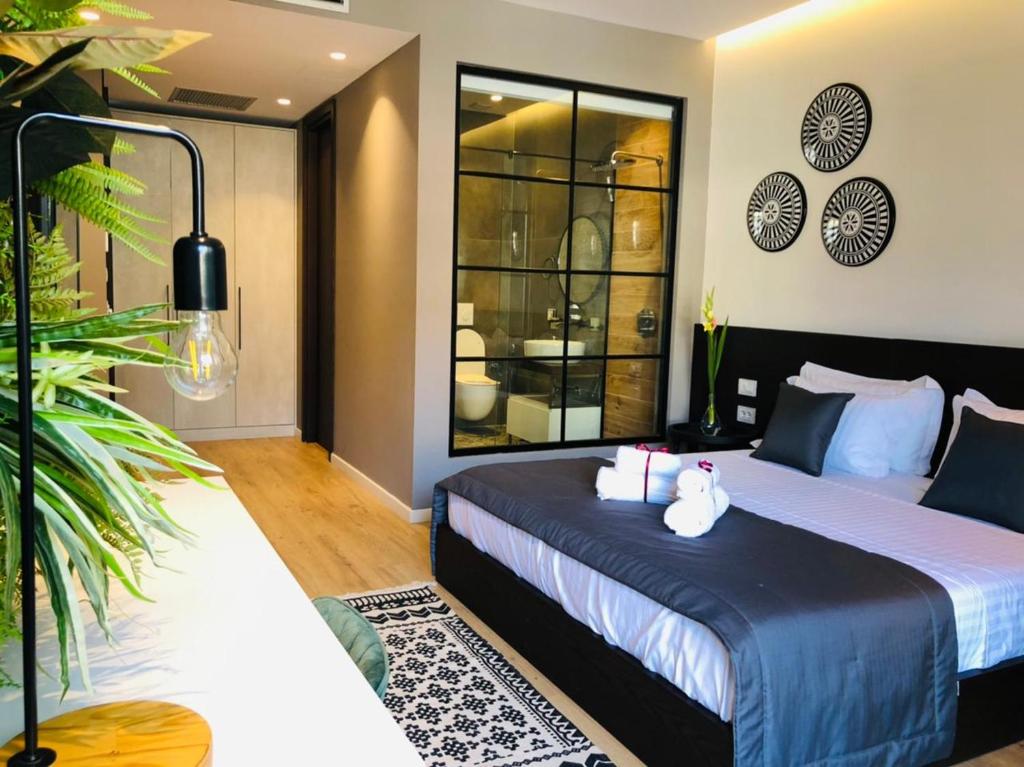 Retreat Apartments - Image 1