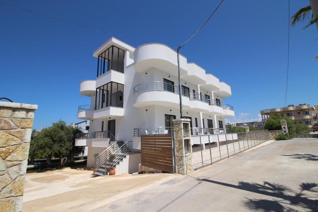 J&#038;B Hotel - Image 1