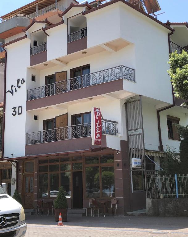 Vila 30 - Image 1