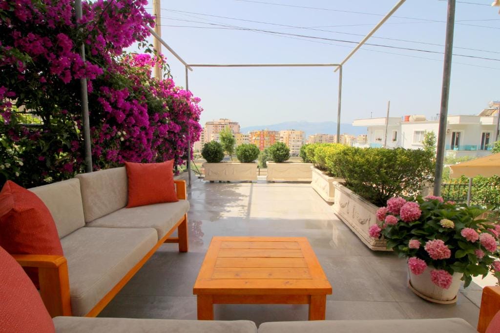 VILLA 24 Sarandë