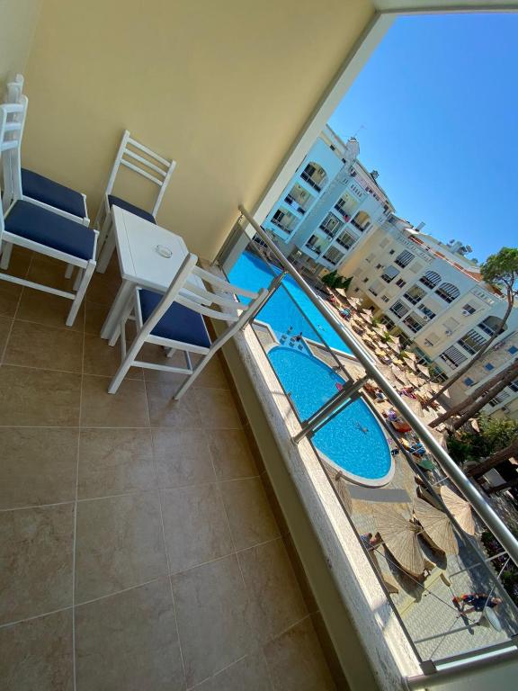 Joni’s Pool Condo 10