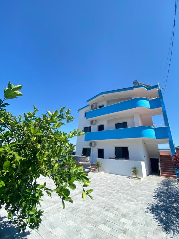 White &#038; Blue Apartment’s