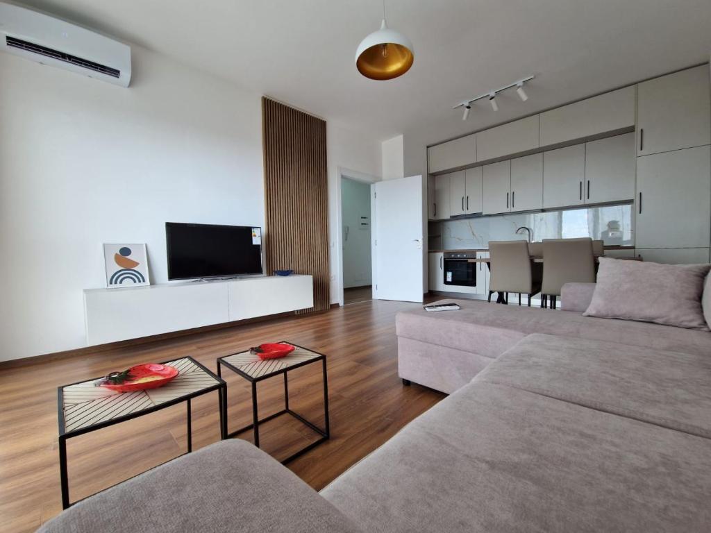 Red &#038; White Palace Apartment