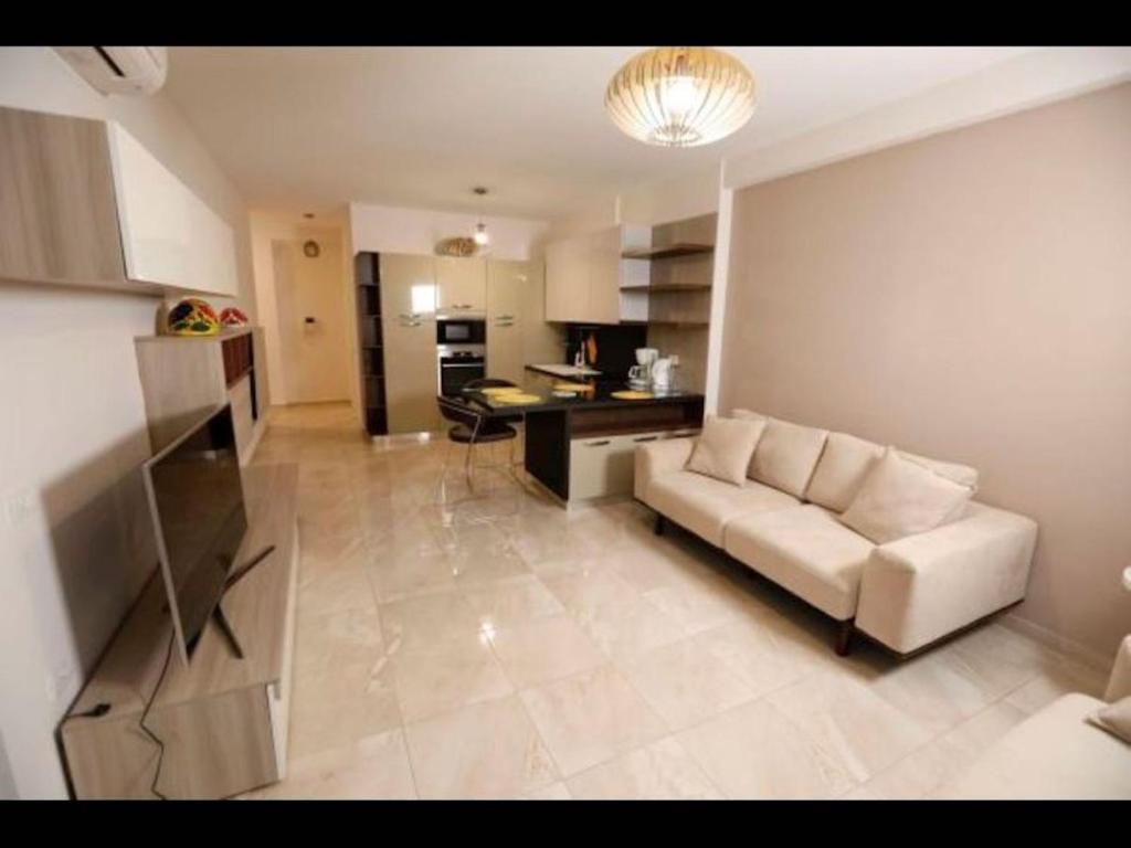 Beachfront Sion Sarande Apartment 1 - Image 1