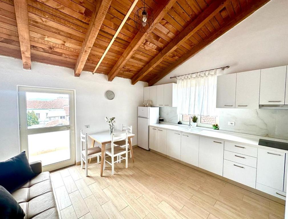 J’s House Shkoder - Image 1