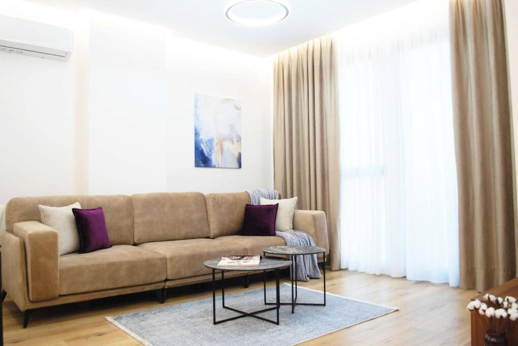 Lindi’s Apartment 5/1 - Image 1