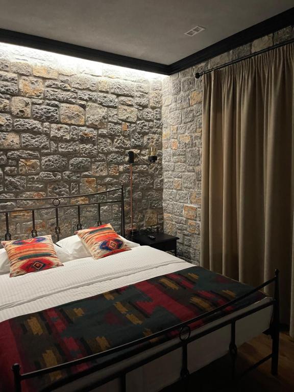 Helga’s Guesthouse - Image 1