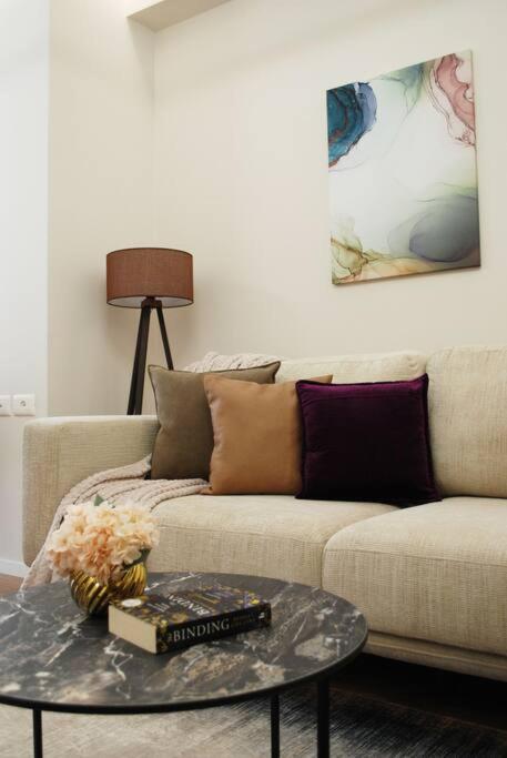 Lindi’s Apartment 8/3 - Image 1