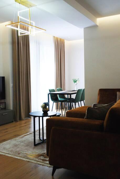 Lindi’s Apartment 8/4 - Image 1