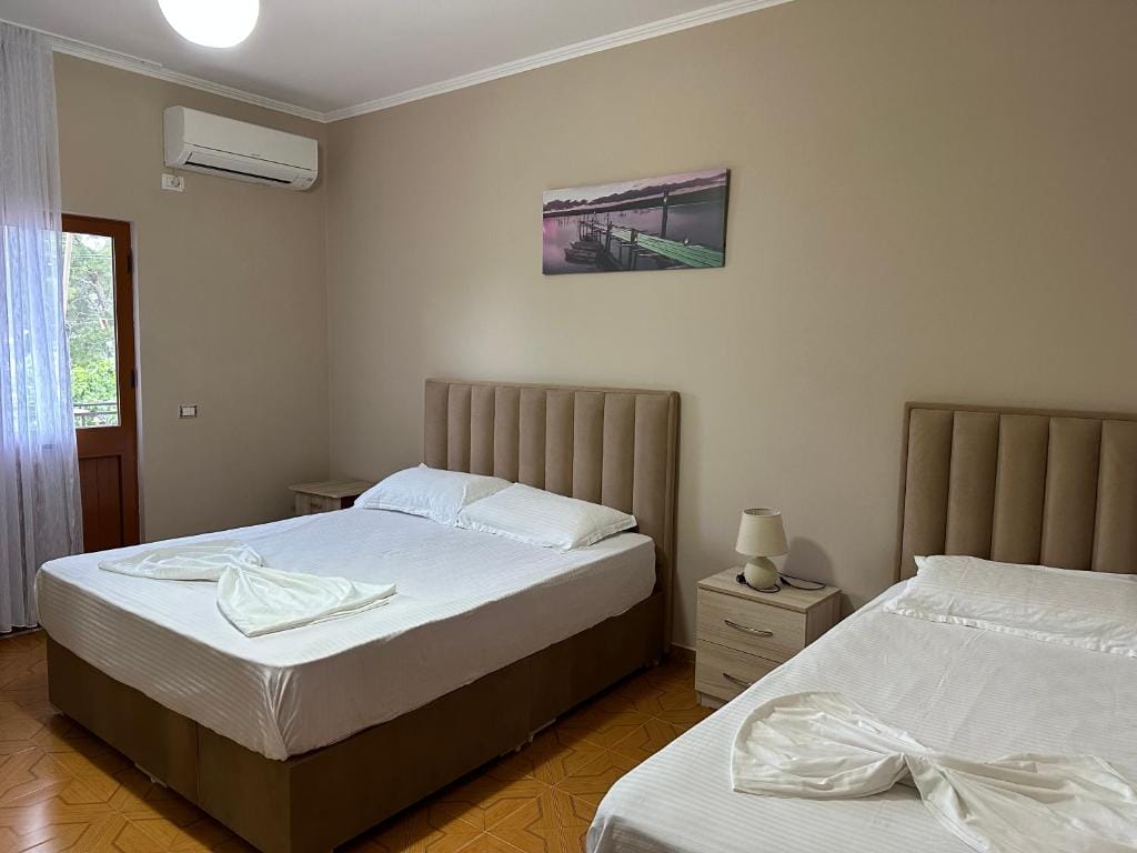 Molla Hotel Restorant