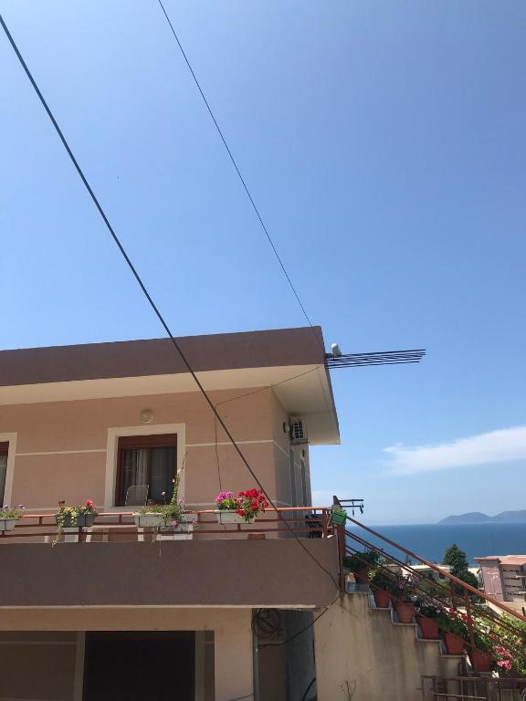 Holiday Room’s Vlore