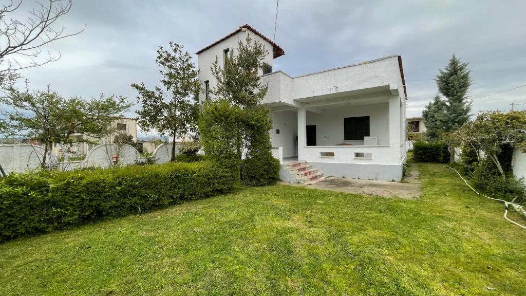Gerea’s Holiday House - Image 1