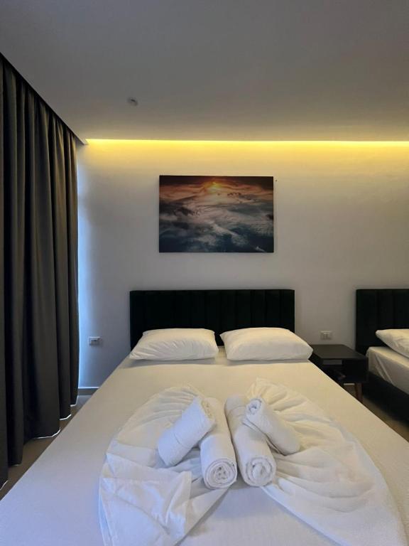E&#038;L Luxury Apartments - Image 1