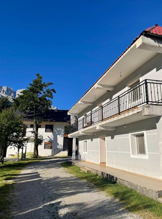 Lazer Cardaku guest house