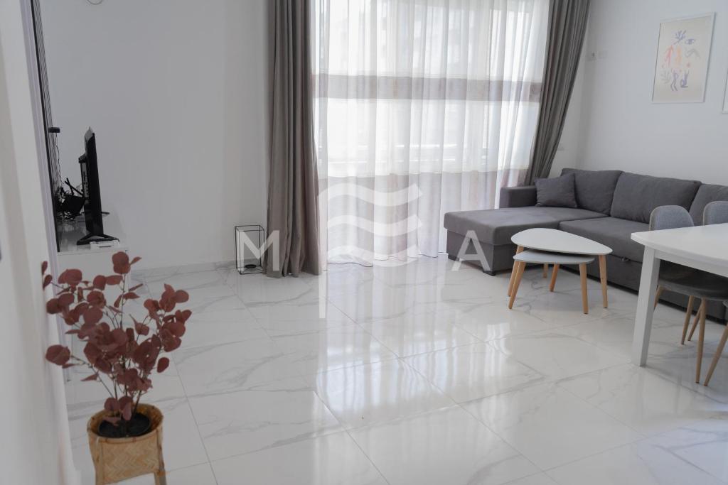 Relax Suite 772 - Image 1