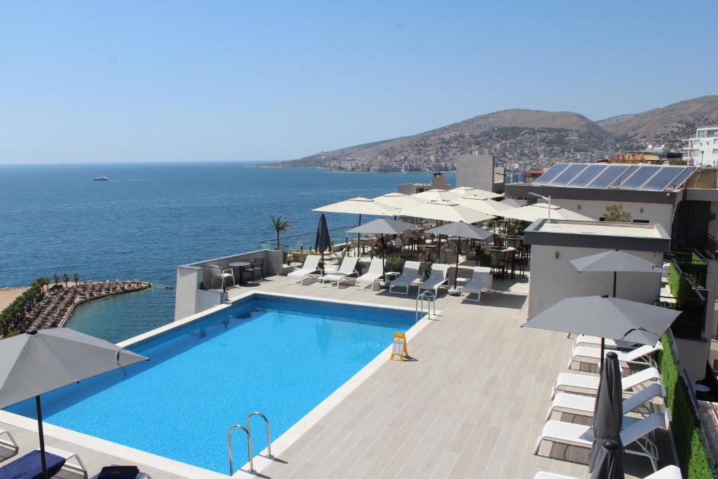 The Queen’s Lion Premium HOTEL
