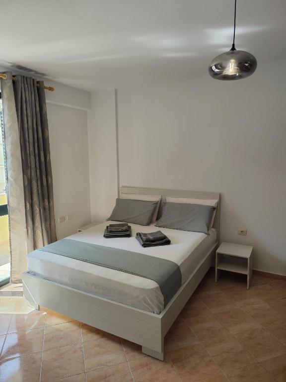 Sunny Side Apartments - Image 1