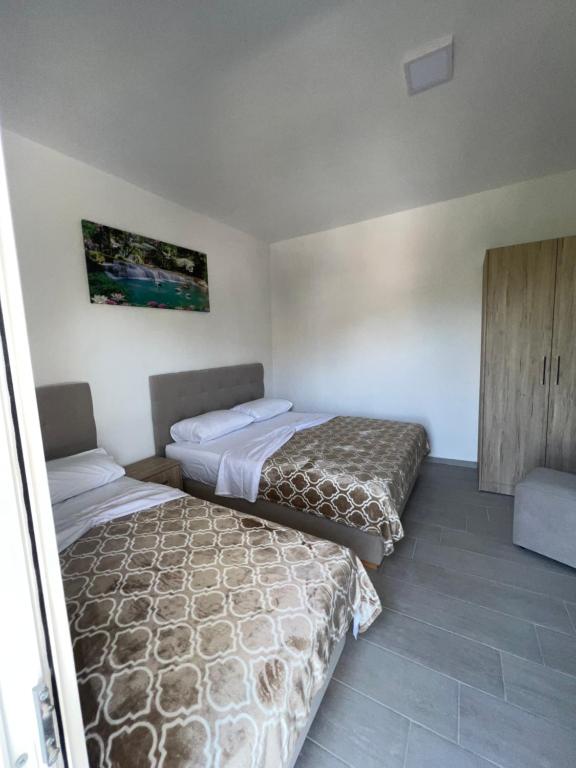 Adi’s Apartments - Image 1