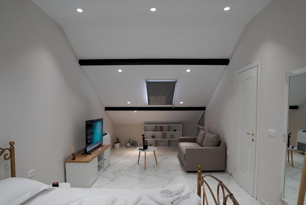 City Center Hideout – Studio Apartment - Image 1