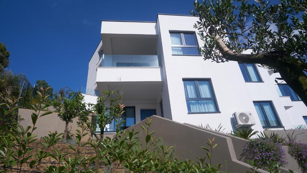 Sunset Residence Apartments