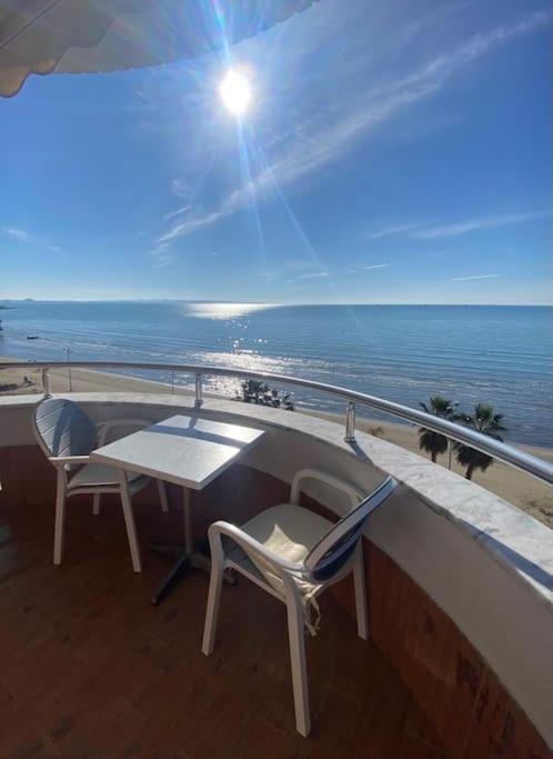 Redi’s Luxurious Beachfront Apartment