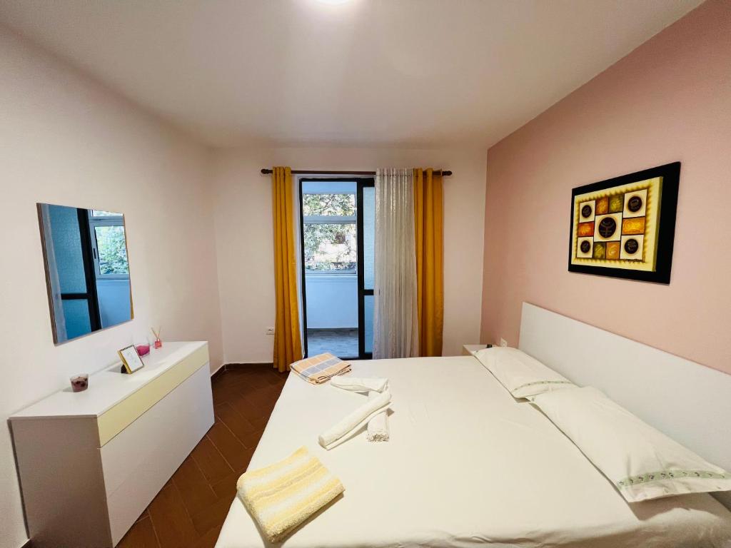 Skerdi’s Apartment – City Center - Image 1