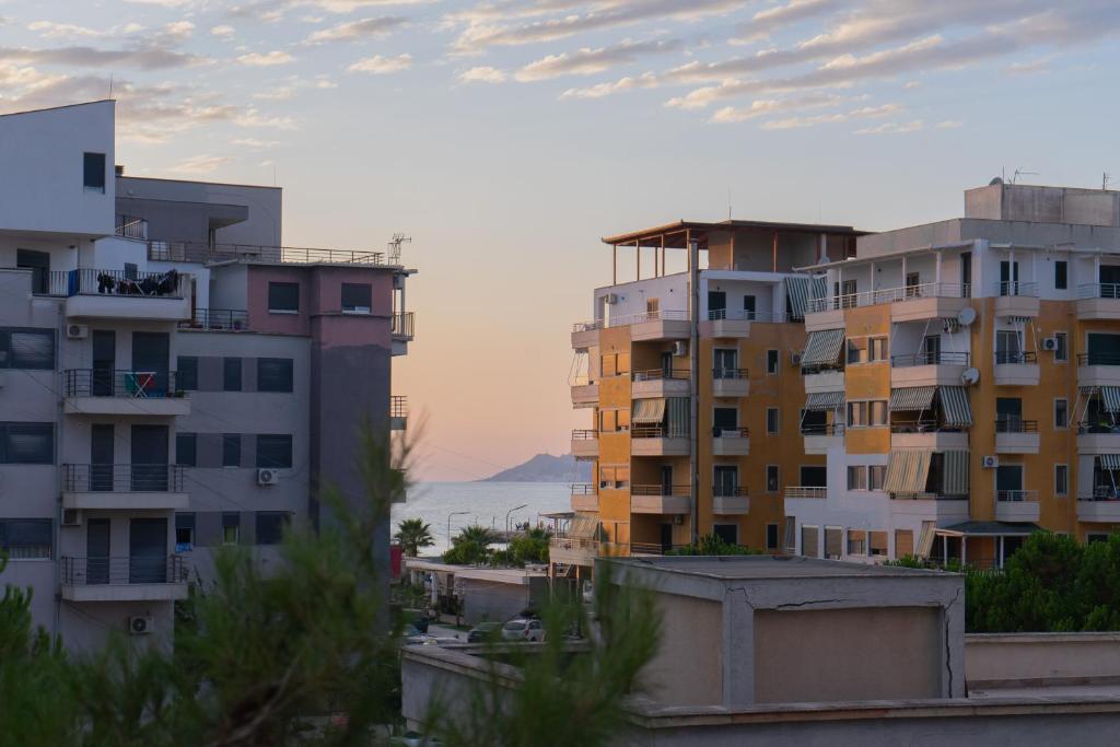 Beautiful sunsets in 887 - Image 1