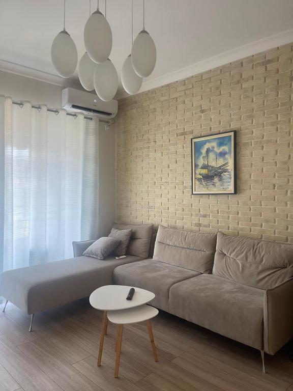 Sunny Apartment near Castle - Image 1