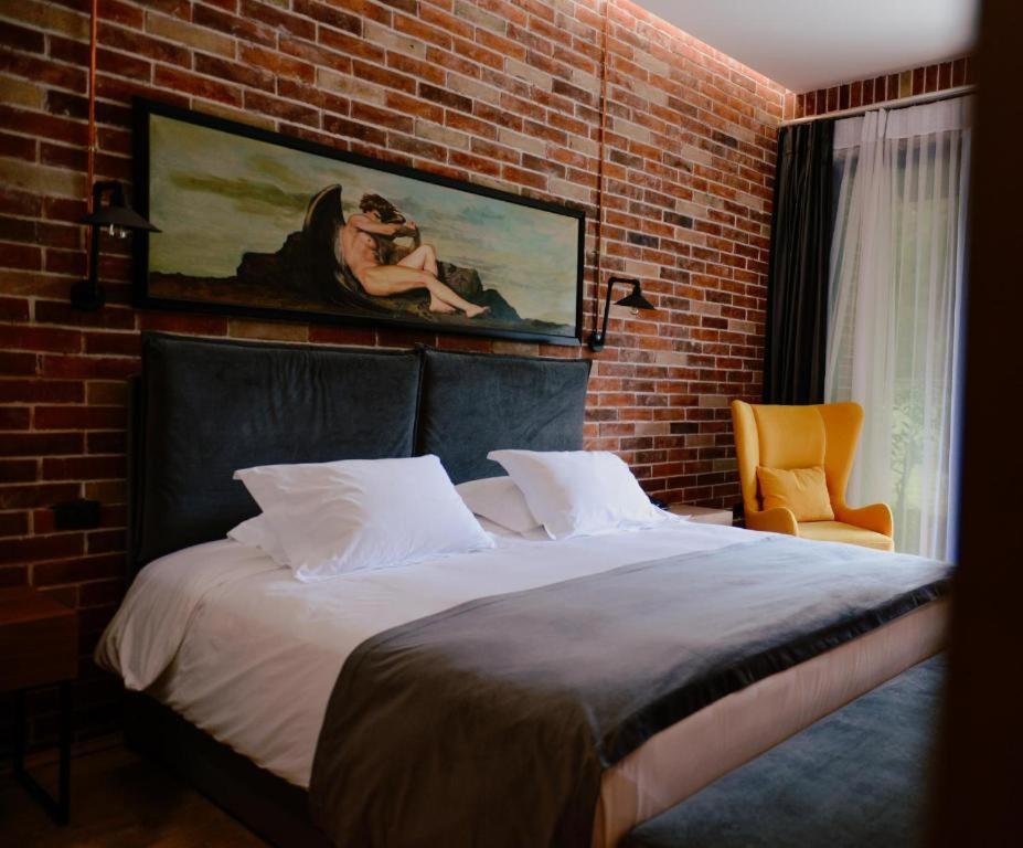 Rozafa Fish City Hotel - Image 1