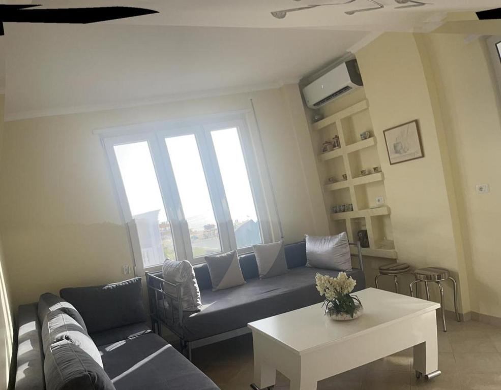 MILA’S BEACH APARTMENT