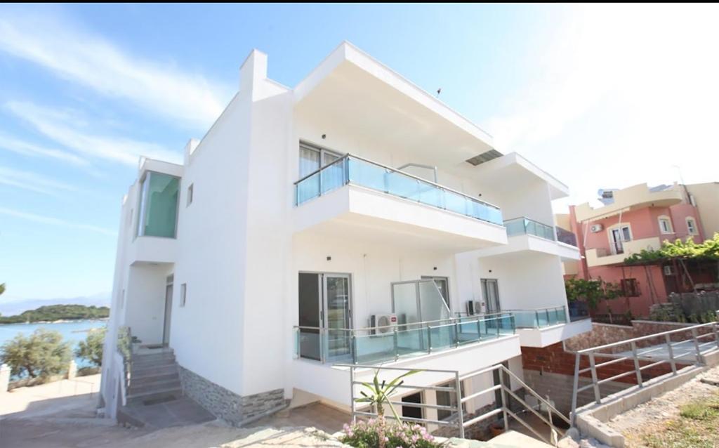Hotel Esmerald Ksamil - Image 1