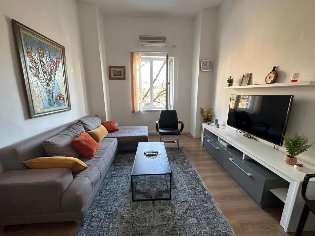 Kelly’s Cozy Hideaway – Central Tirana