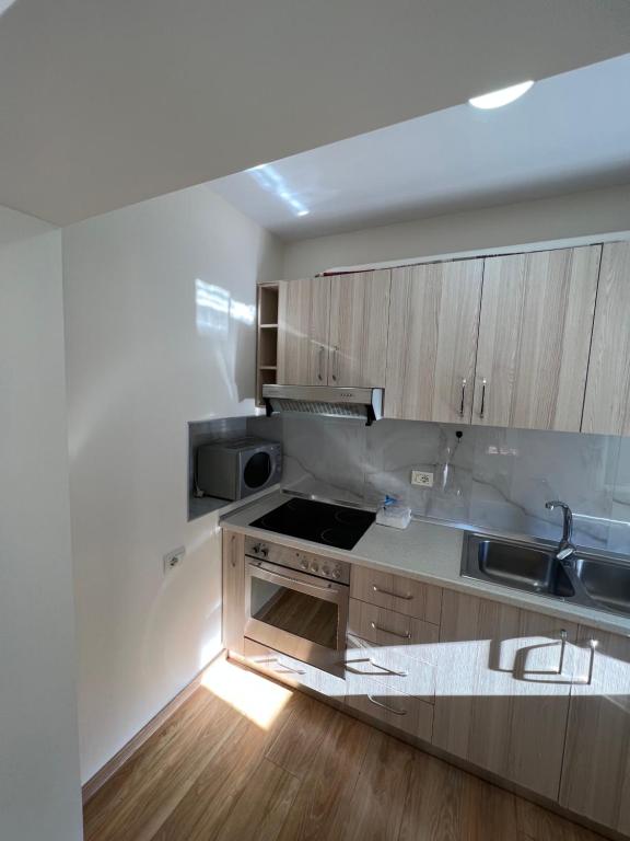 Stay in Tirana Sunny 3 Bedrooms Apartment Located in Center 05