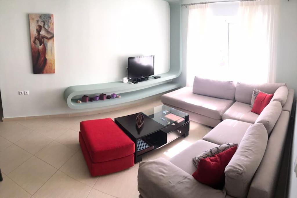 Modern apartment close to the beach,port &#038; centre