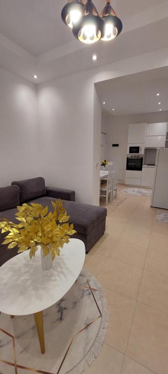 Seasons Apartment’s - Image 1