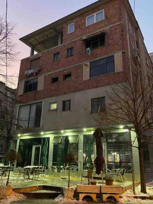 Apartament me qera 2+1